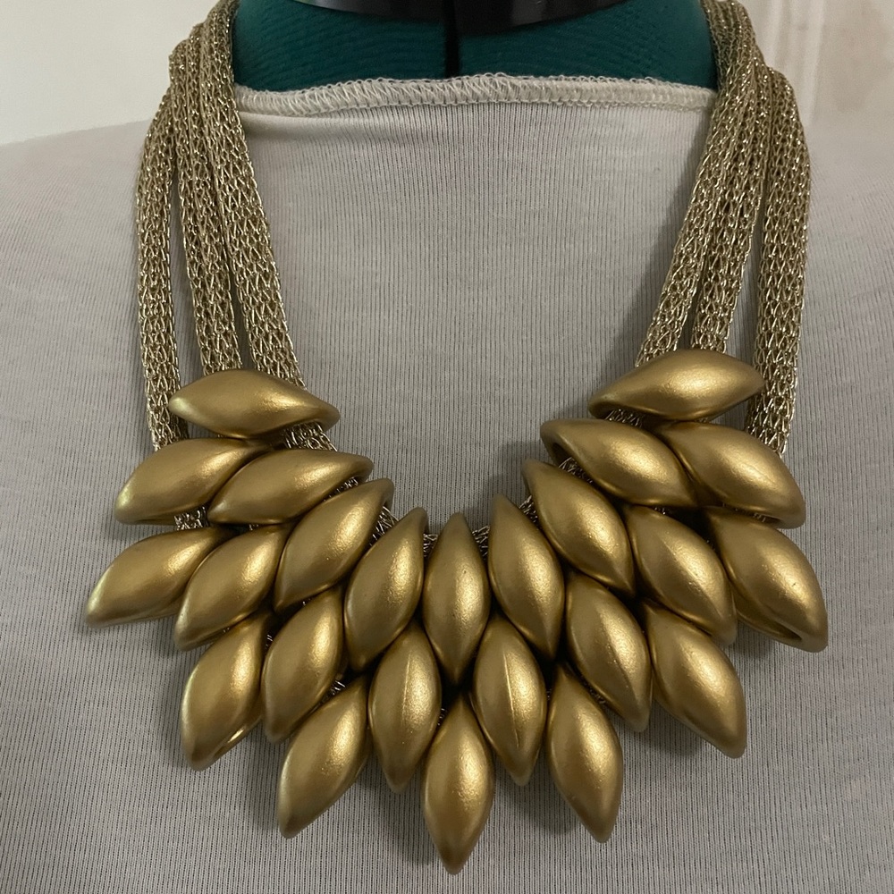 chunky gold necklace